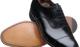 Сияние и кондиционирование мужской обуви